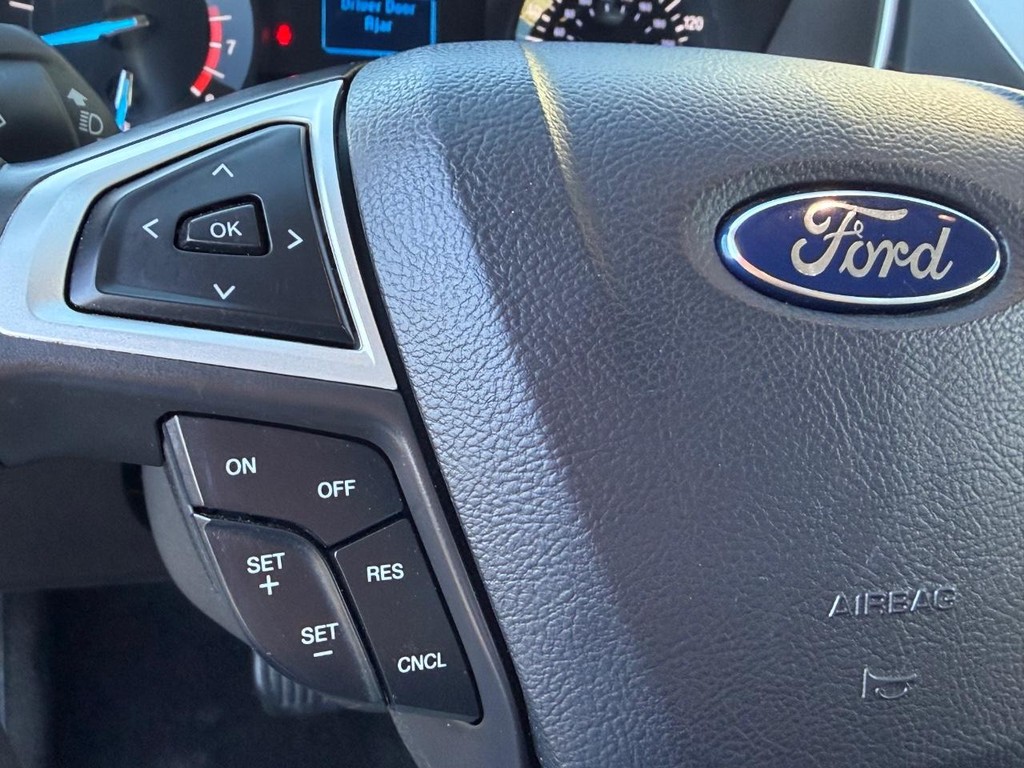 Ford Fusion Vehicle Full-screen Gallery Image 28