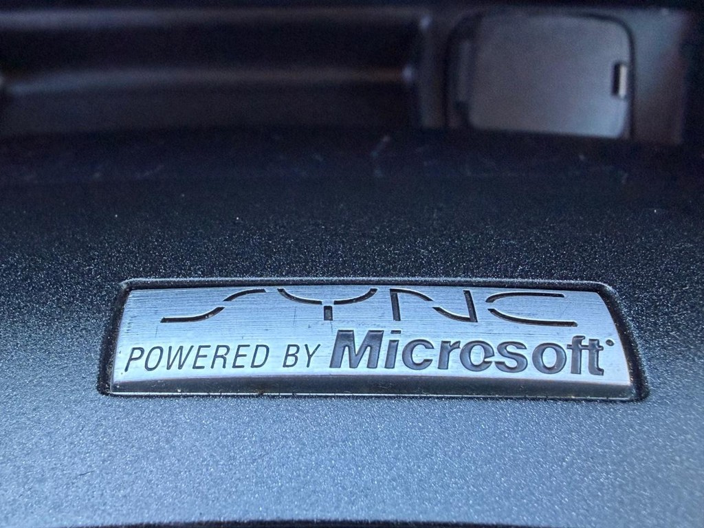 Ford Fusion Vehicle Full-screen Gallery Image 35