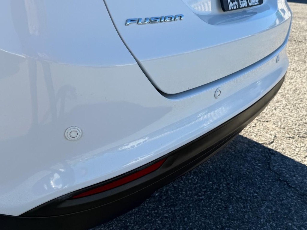 Ford Fusion Vehicle Full-screen Gallery Image 40