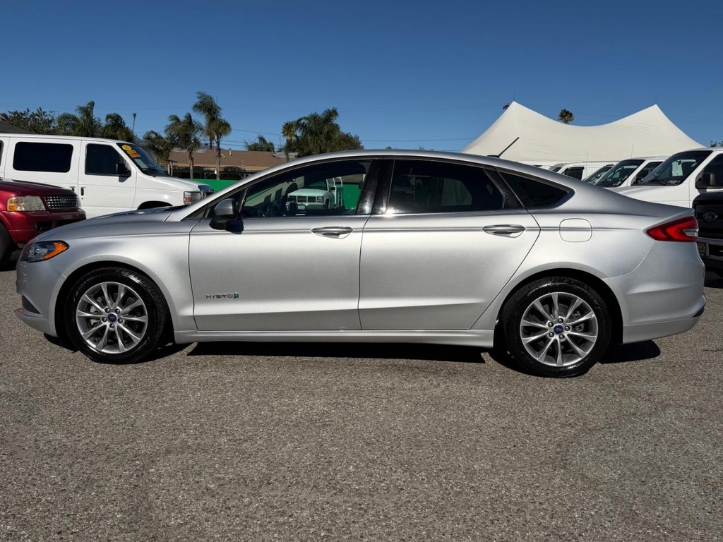 Ford Fusion Vehicle Full-screen Gallery Image 11
