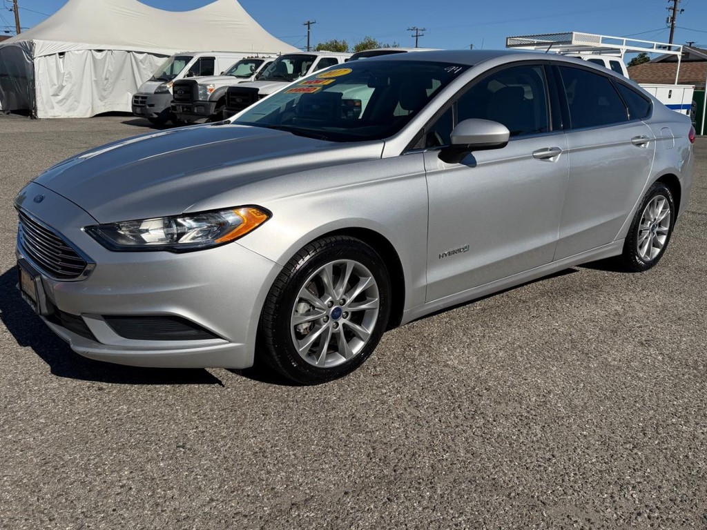 Ford Fusion Vehicle Full-screen Gallery Image 12