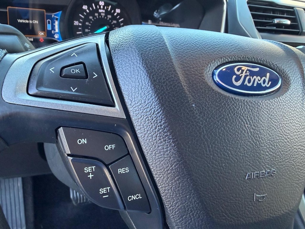 Ford Fusion Vehicle Full-screen Gallery Image 28