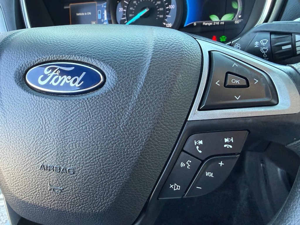 Ford Fusion Vehicle Full-screen Gallery Image 29