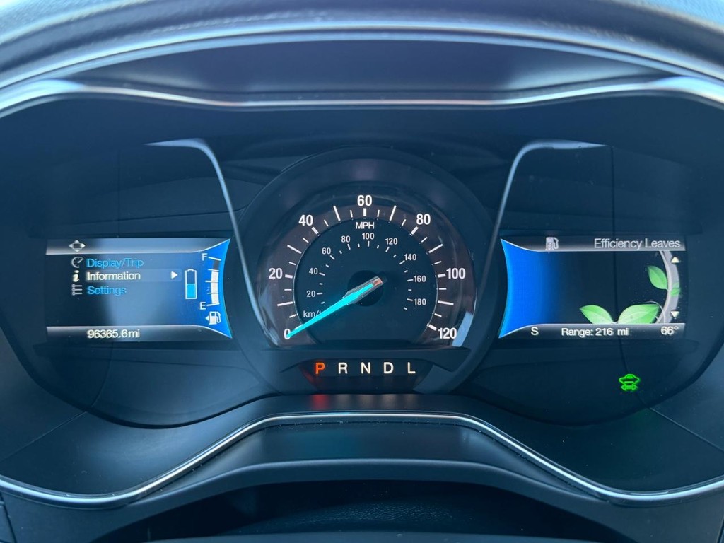 Ford Fusion Vehicle Full-screen Gallery Image 30