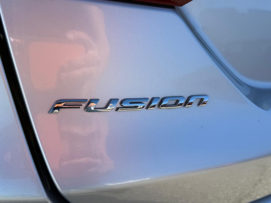 Ford Fusion Vehicle Full-screen Gallery Image 41