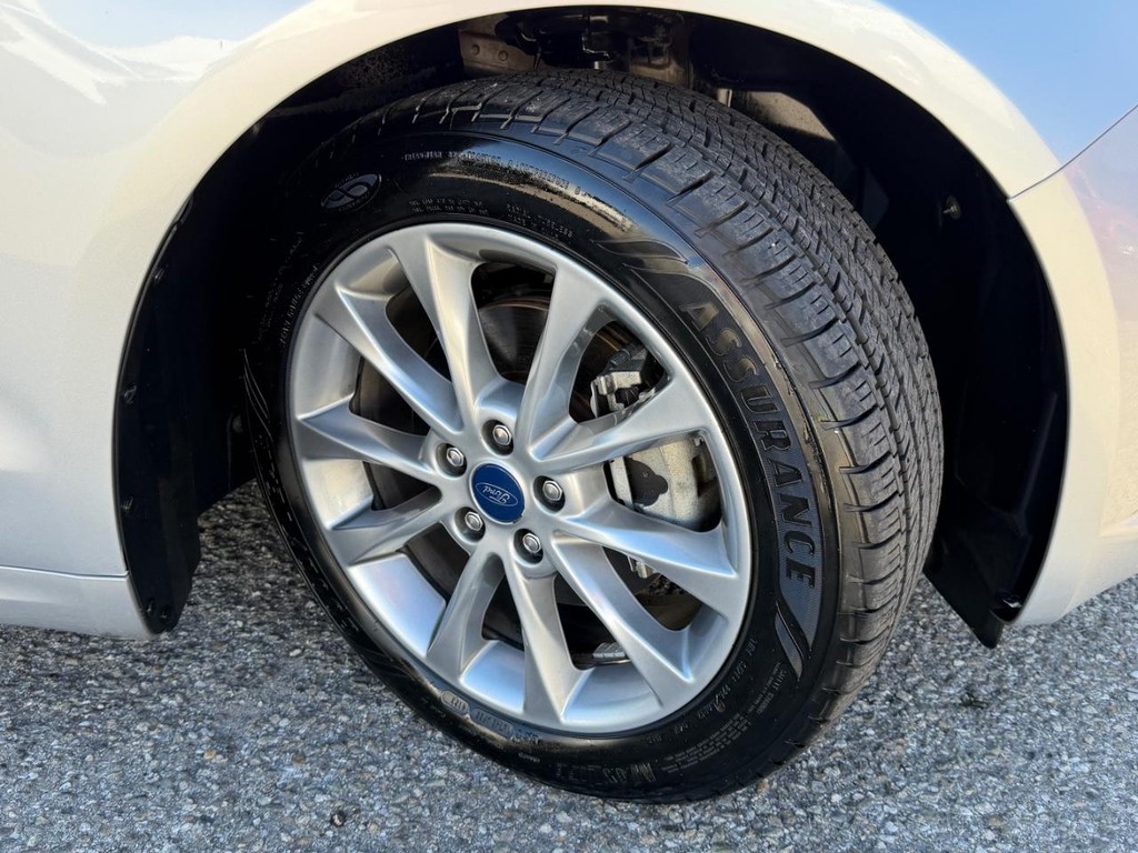 Ford Fusion Vehicle Full-screen Gallery Image 43