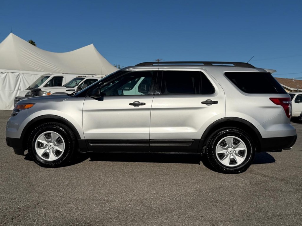 Ford Explorer Vehicle Full-screen Gallery Image 11