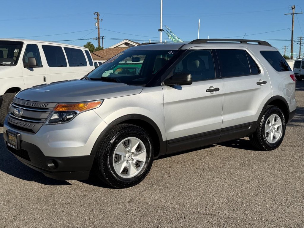 Ford Explorer Vehicle Full-screen Gallery Image 12