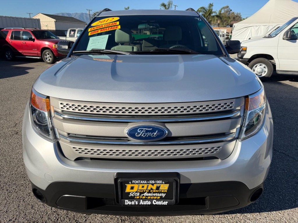 Ford Explorer Vehicle Full-screen Gallery Image 14