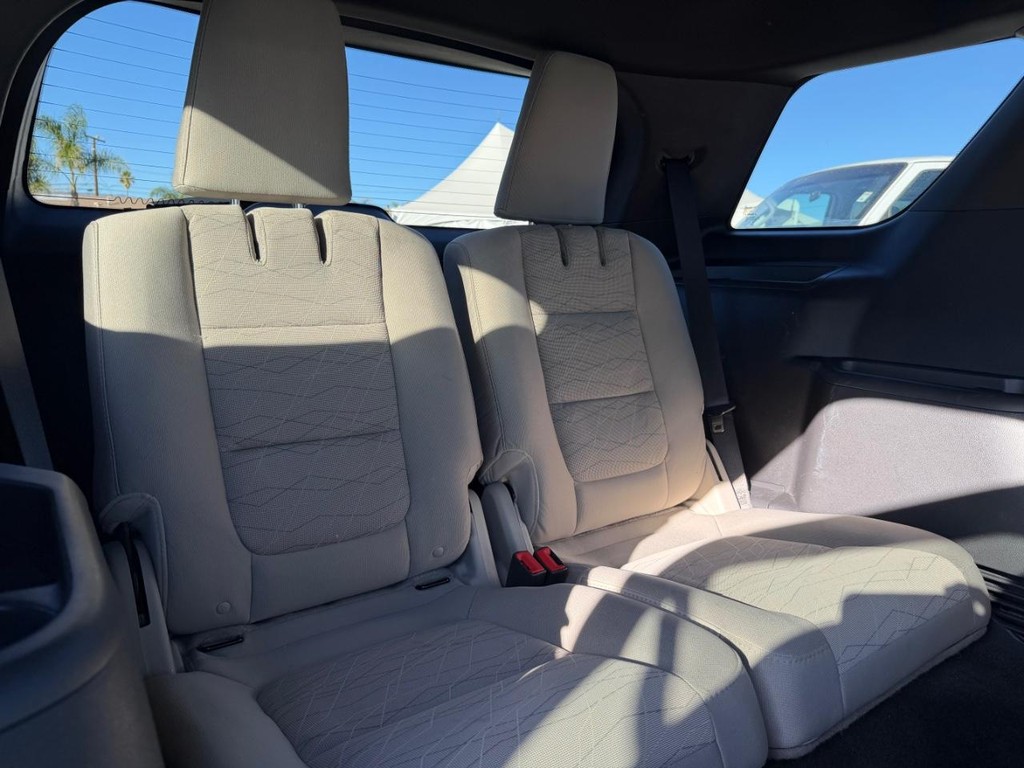 Ford Explorer Vehicle Full-screen Gallery Image 39