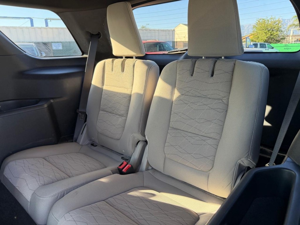 Ford Explorer Vehicle Full-screen Gallery Image 42