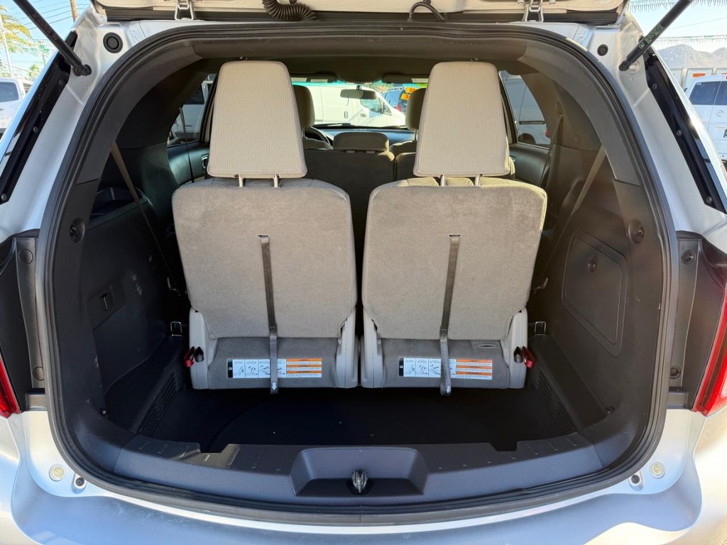 Ford Explorer Vehicle Full-screen Gallery Image 43