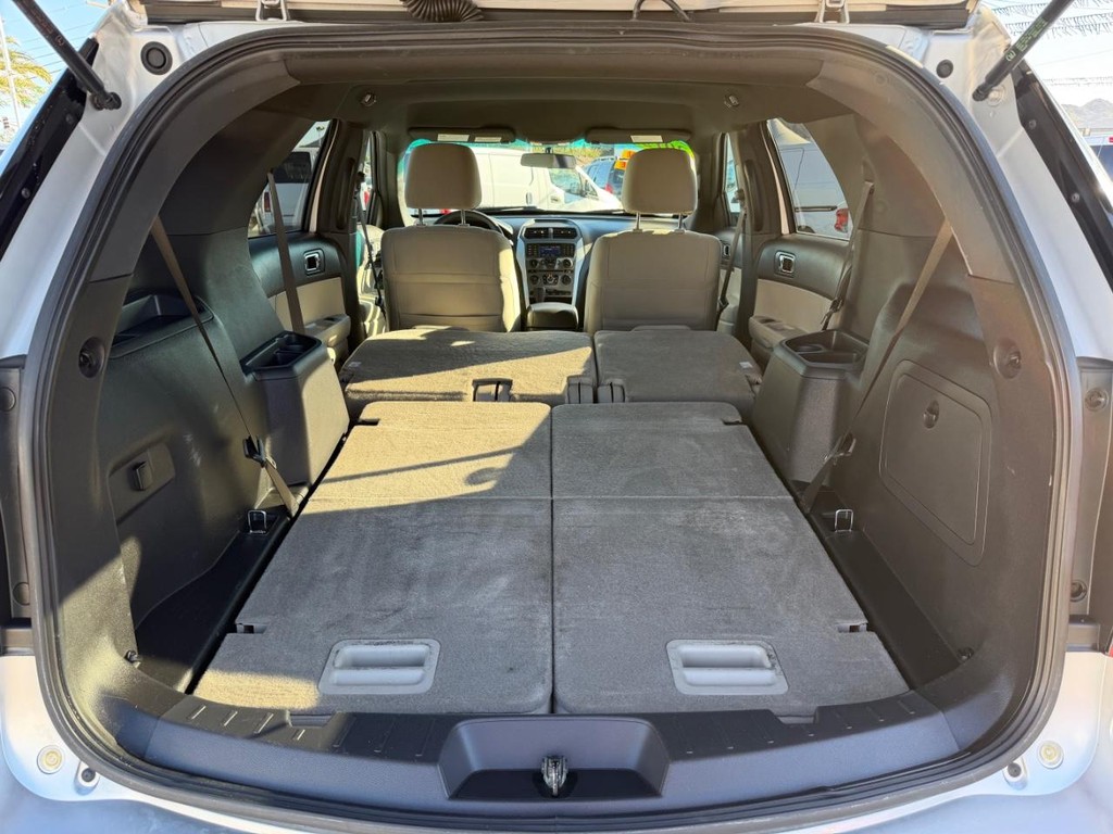 Ford Explorer Vehicle Full-screen Gallery Image 45