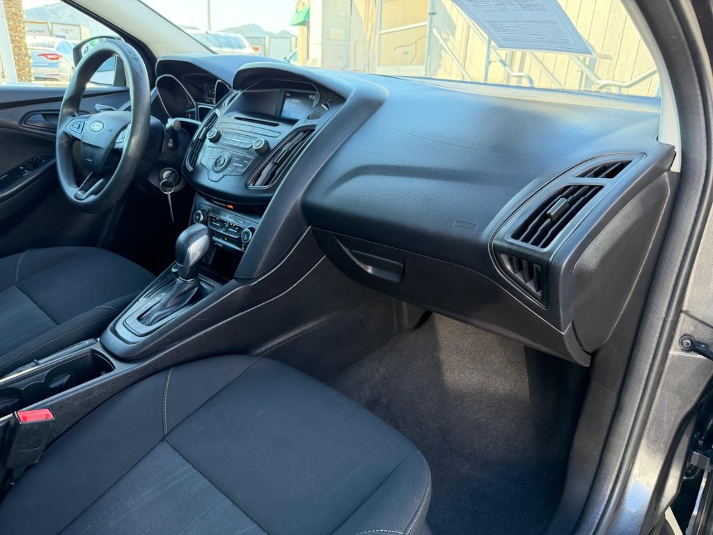 Ford Focus Vehicle Full-screen Gallery Image 19