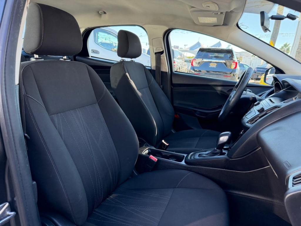 Ford Focus Vehicle Full-screen Gallery Image 21