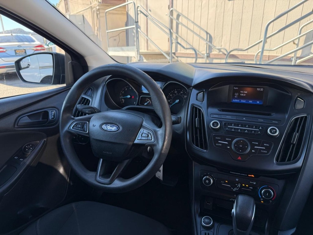 Ford Focus Vehicle Full-screen Gallery Image 23