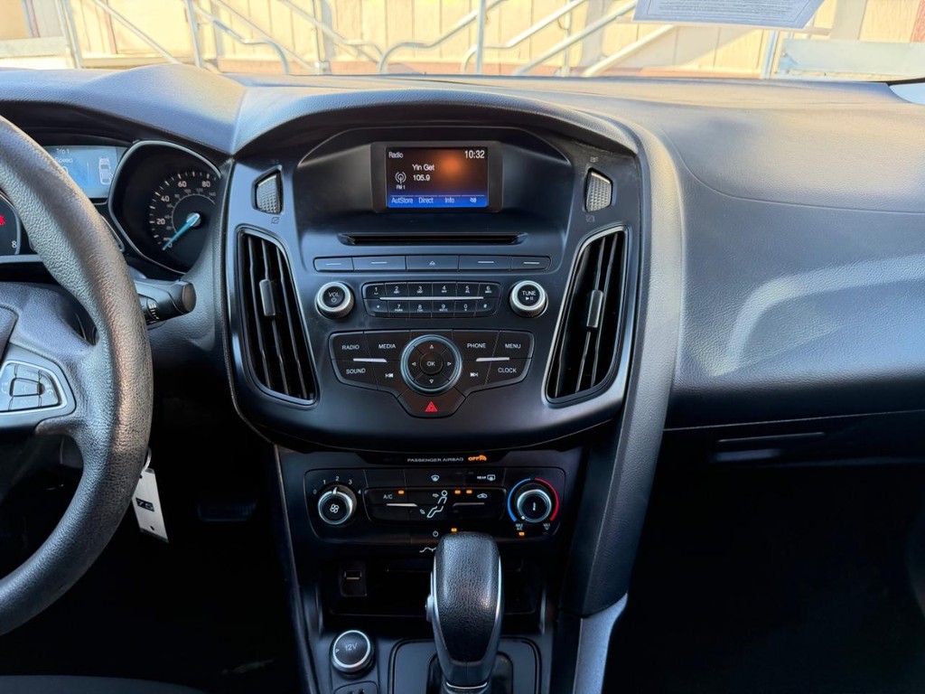 Ford Focus Vehicle Full-screen Gallery Image 24