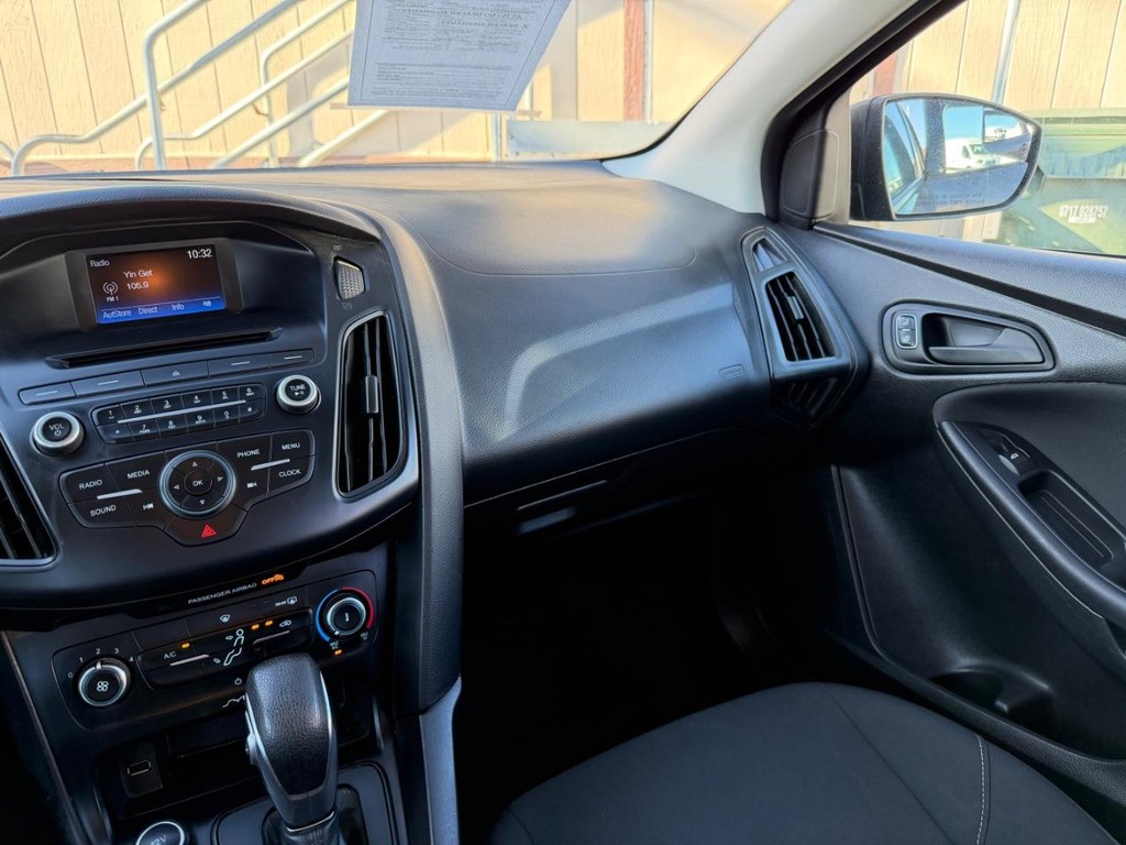 Ford Focus Vehicle Full-screen Gallery Image 25