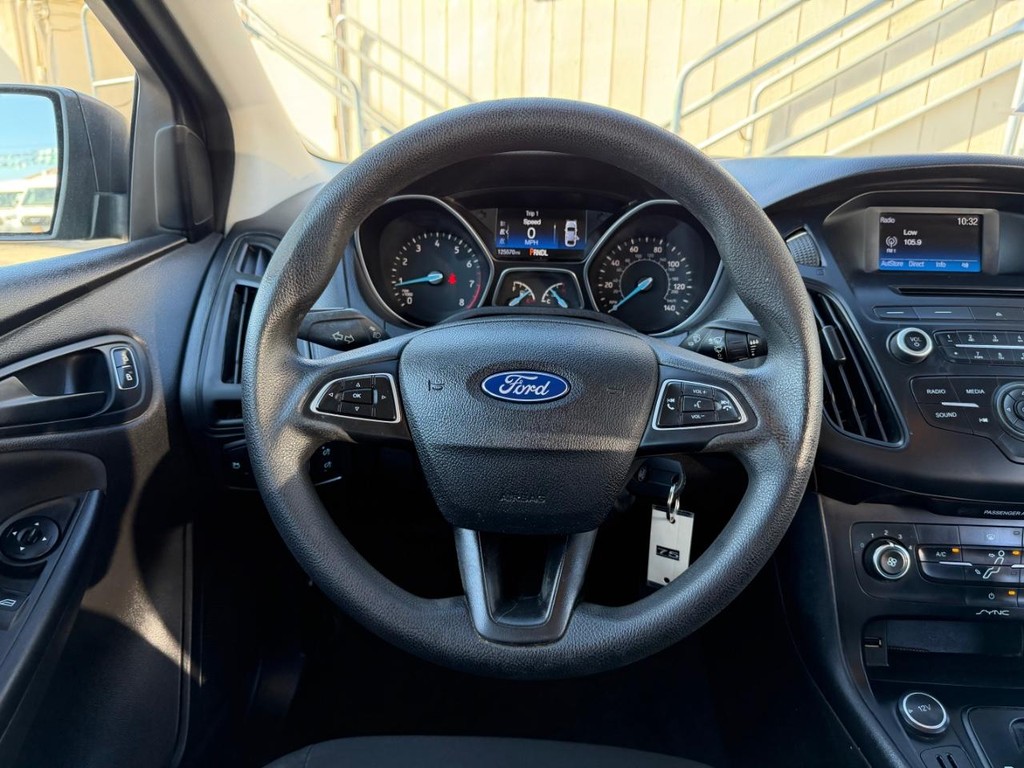 Ford Focus Vehicle Full-screen Gallery Image 26