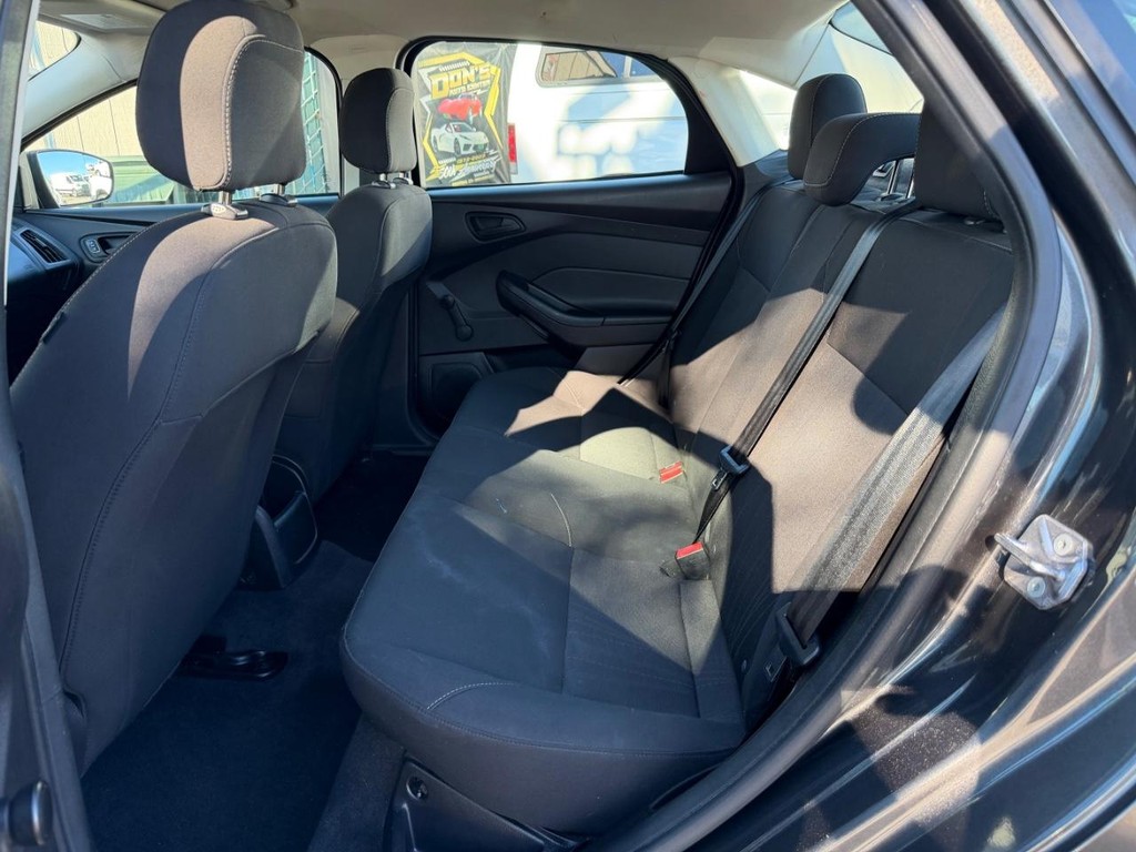 Ford Focus Vehicle Full-screen Gallery Image 34