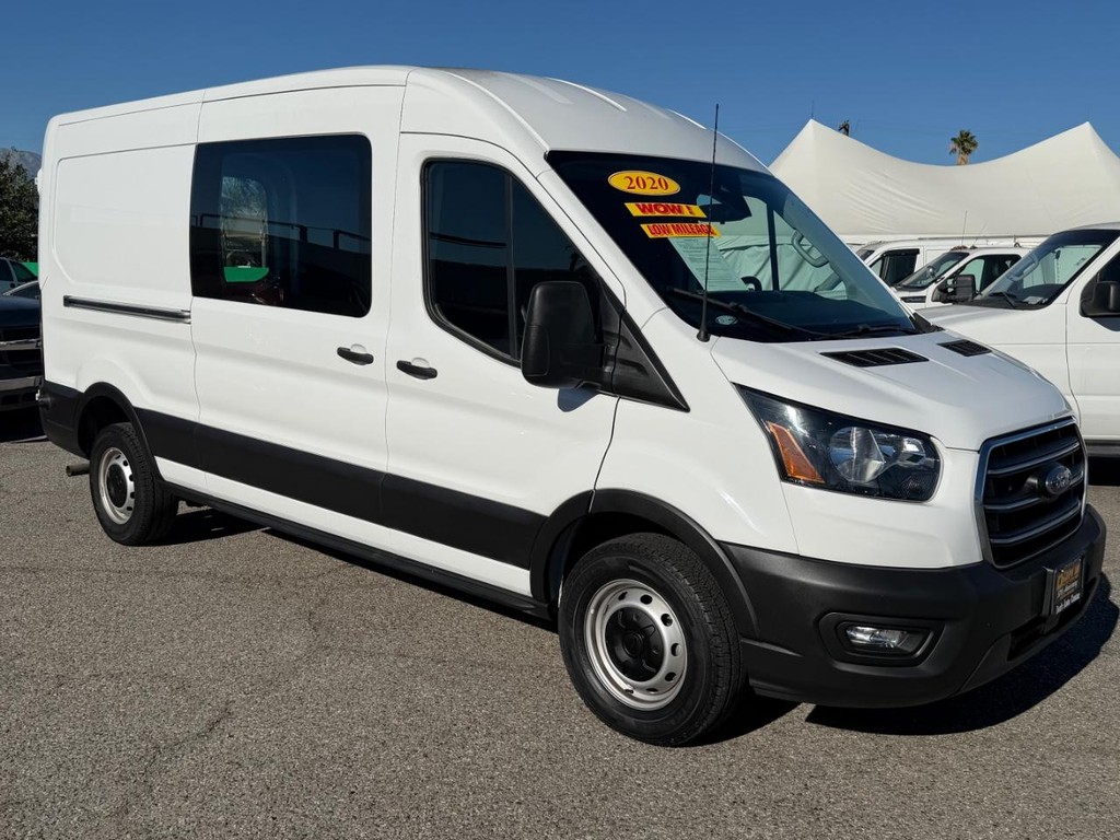 Ford Transit 250 Vehicle Full-screen Gallery Image 04