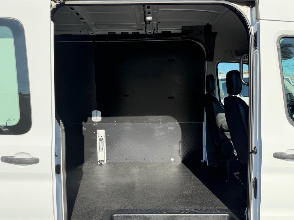 Ford Transit 250 Vehicle Full-screen Gallery Image 21
