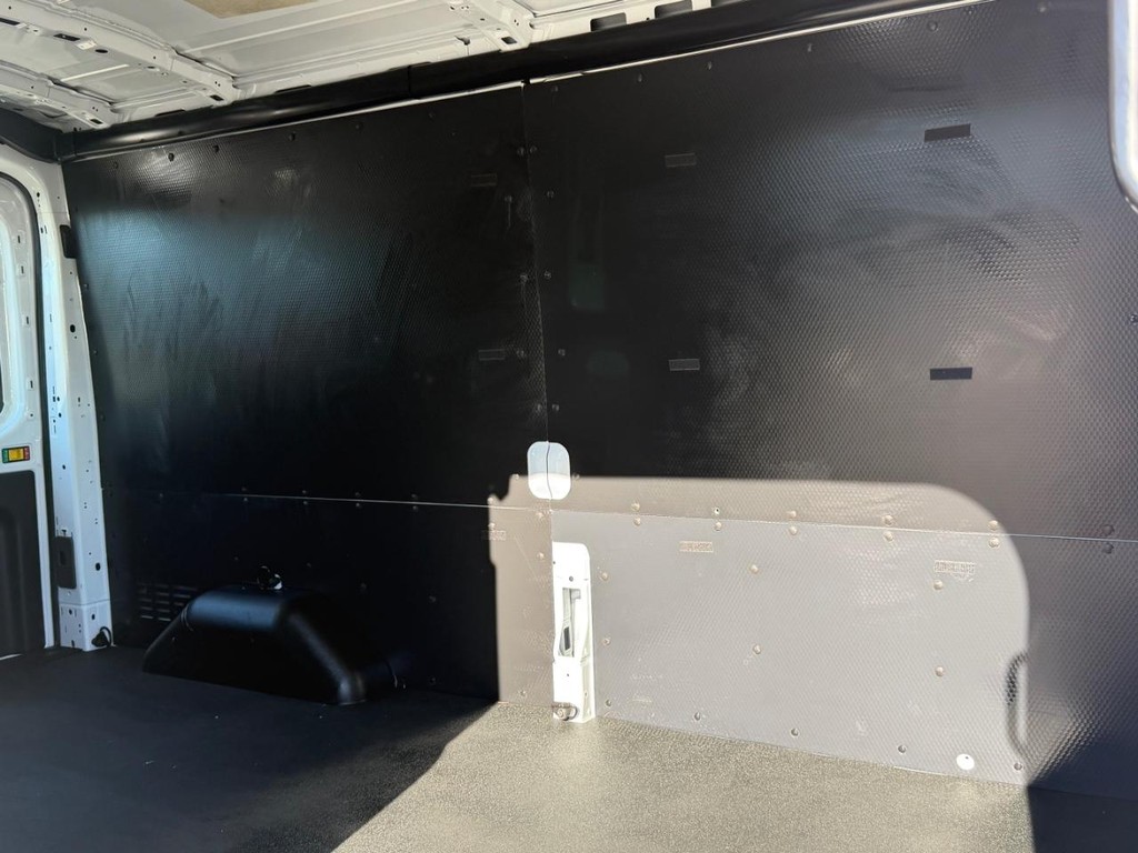 Ford Transit 250 Vehicle Full-screen Gallery Image 22