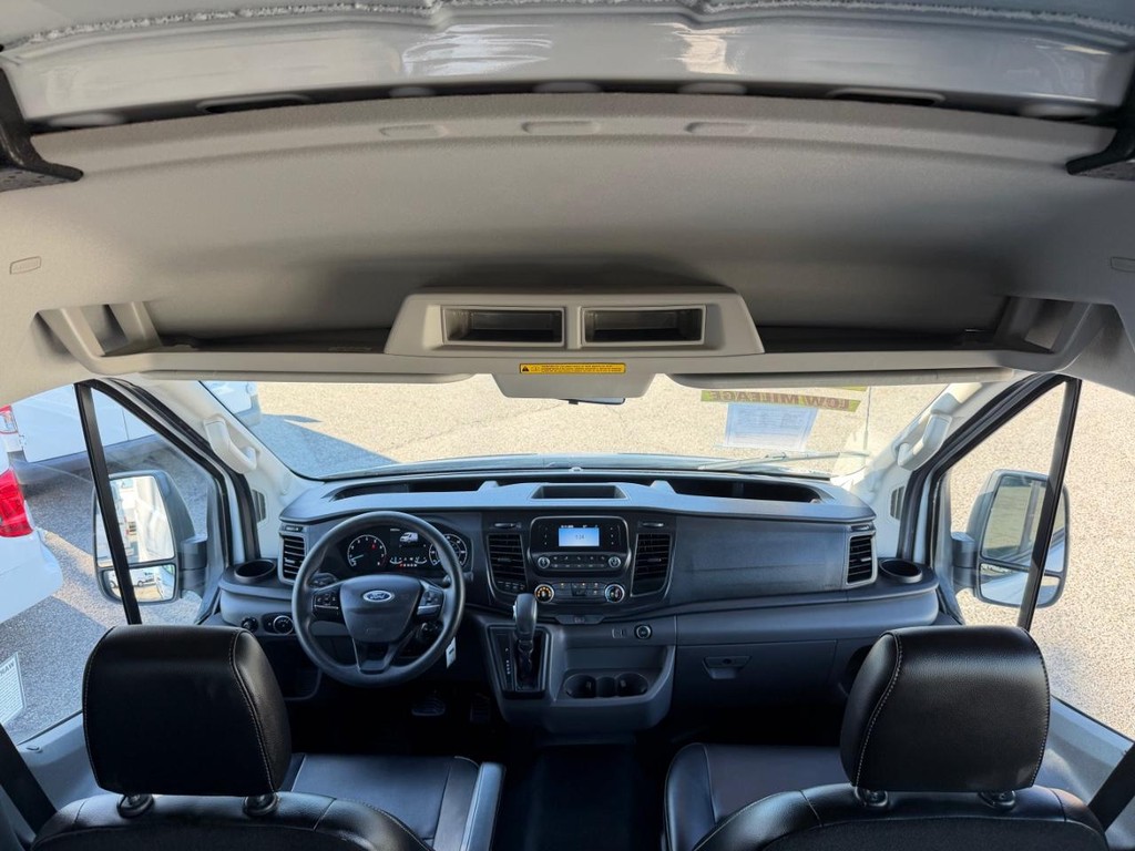 Ford Transit 250 Vehicle Full-screen Gallery Image 23