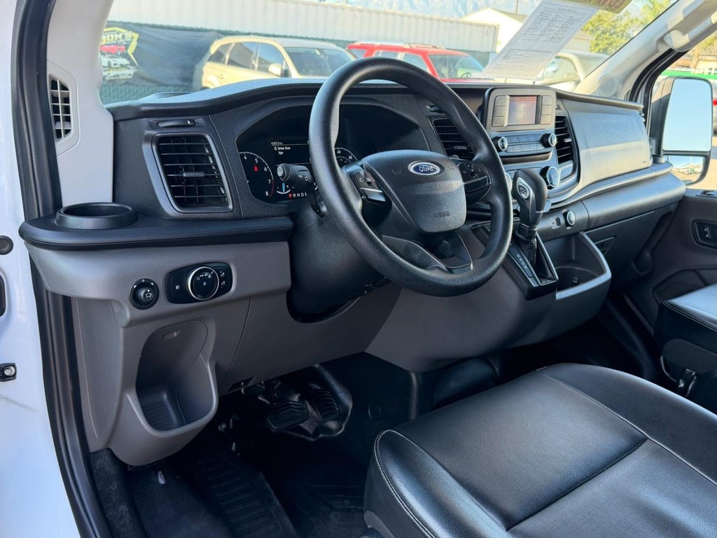 Ford Transit 250 Vehicle Full-screen Gallery Image 25