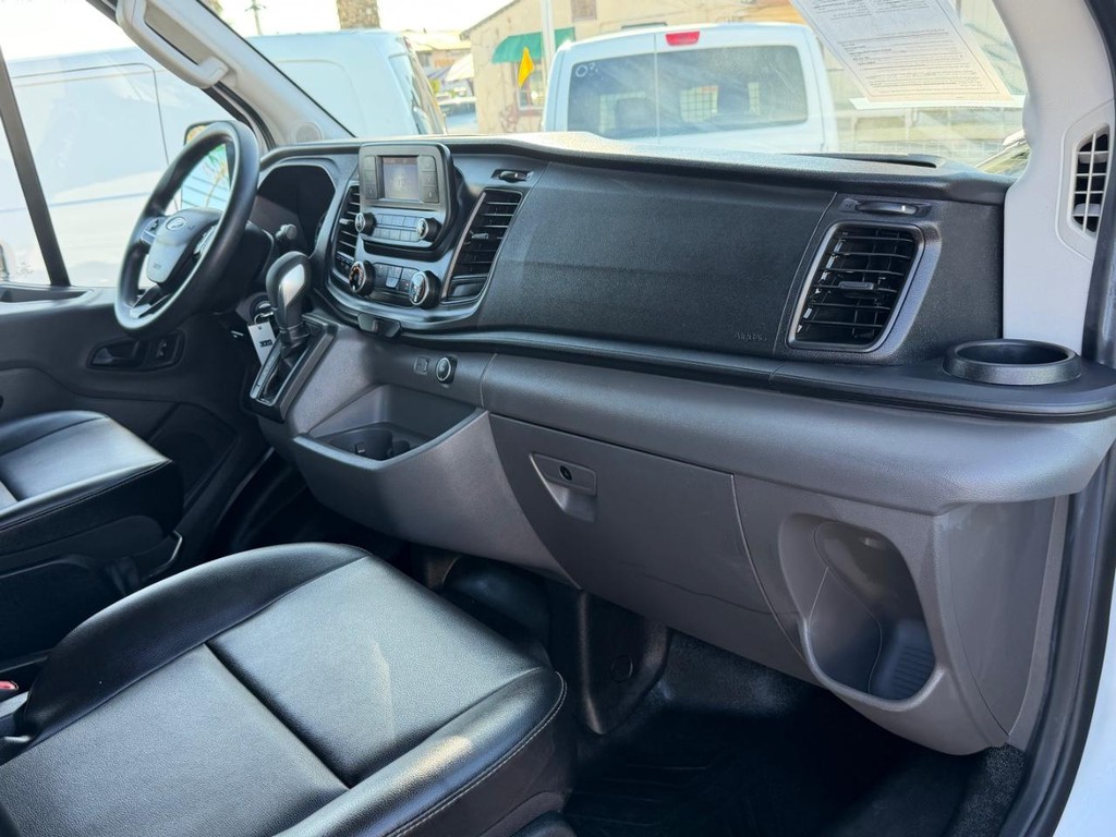 Ford Transit 250 Vehicle Full-screen Gallery Image 29