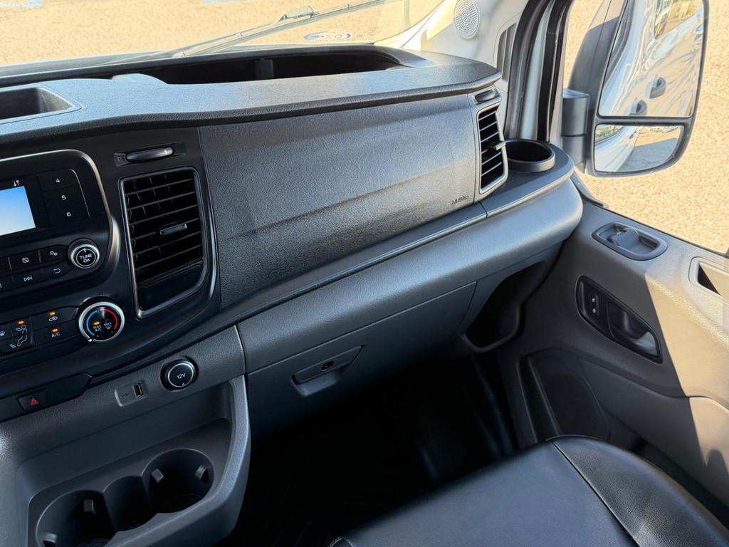 Ford Transit 250 Vehicle Full-screen Gallery Image 35