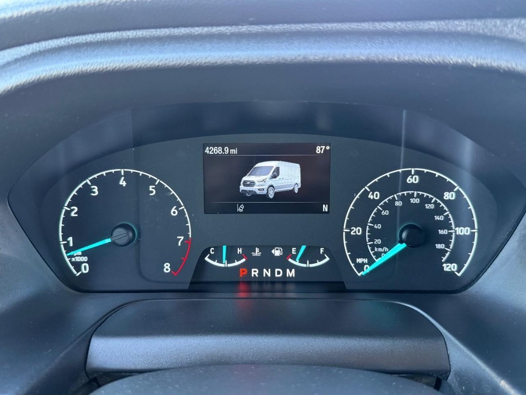 Ford Transit 250 Vehicle Full-screen Gallery Image 39