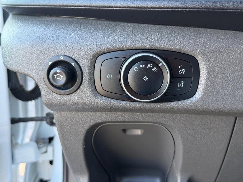 Ford Transit 250 Vehicle Full-screen Gallery Image 44