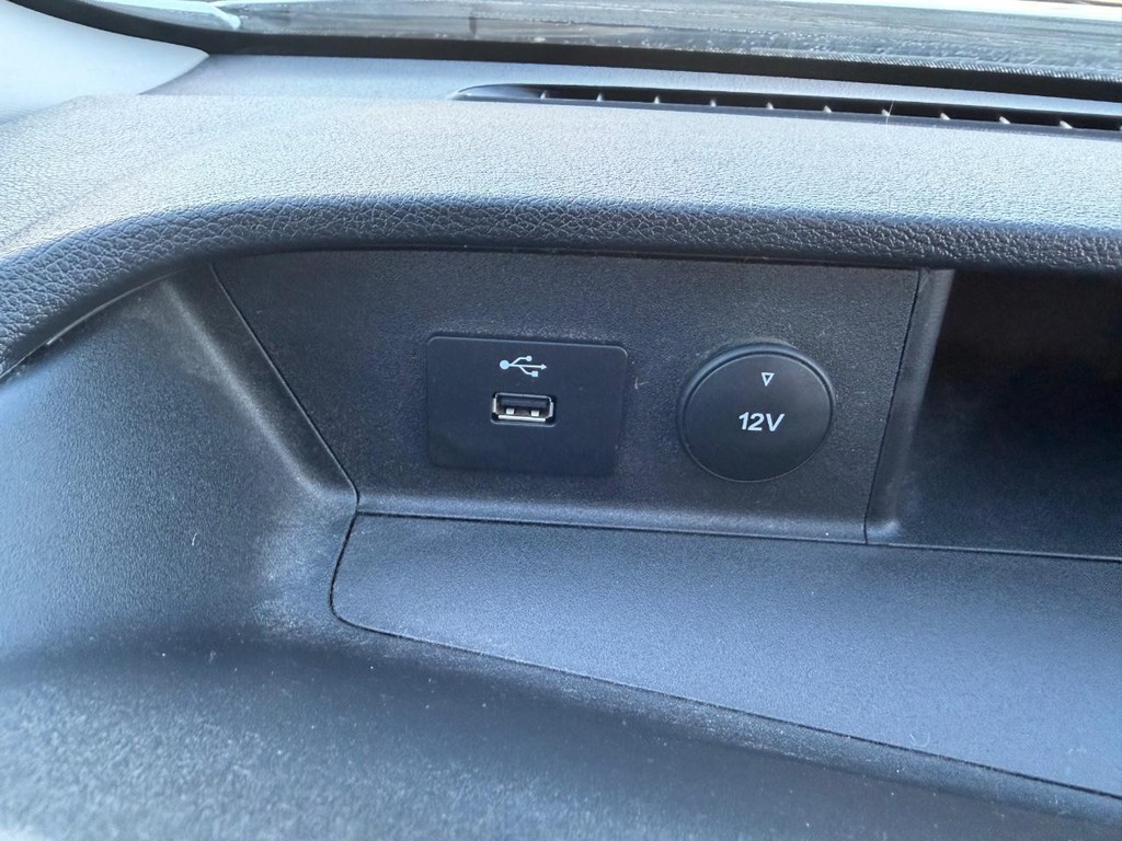 Ford Transit 250 Vehicle Full-screen Gallery Image 45