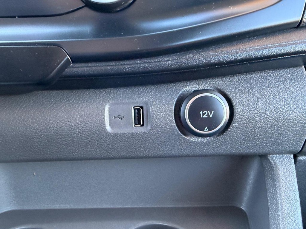 Ford Transit 250 Vehicle Full-screen Gallery Image 46