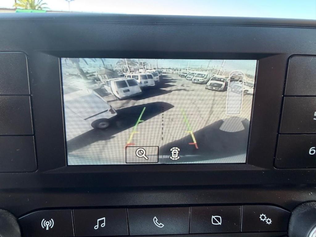 Ford Transit 250 Vehicle Full-screen Gallery Image 47