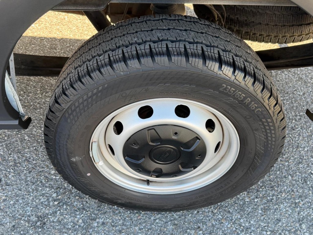 Ford Transit 250 Vehicle Full-screen Gallery Image 49