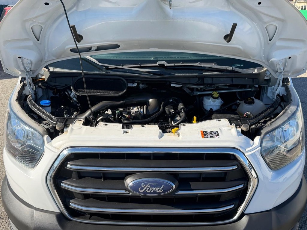 Ford Transit 250 Vehicle Full-screen Gallery Image 50