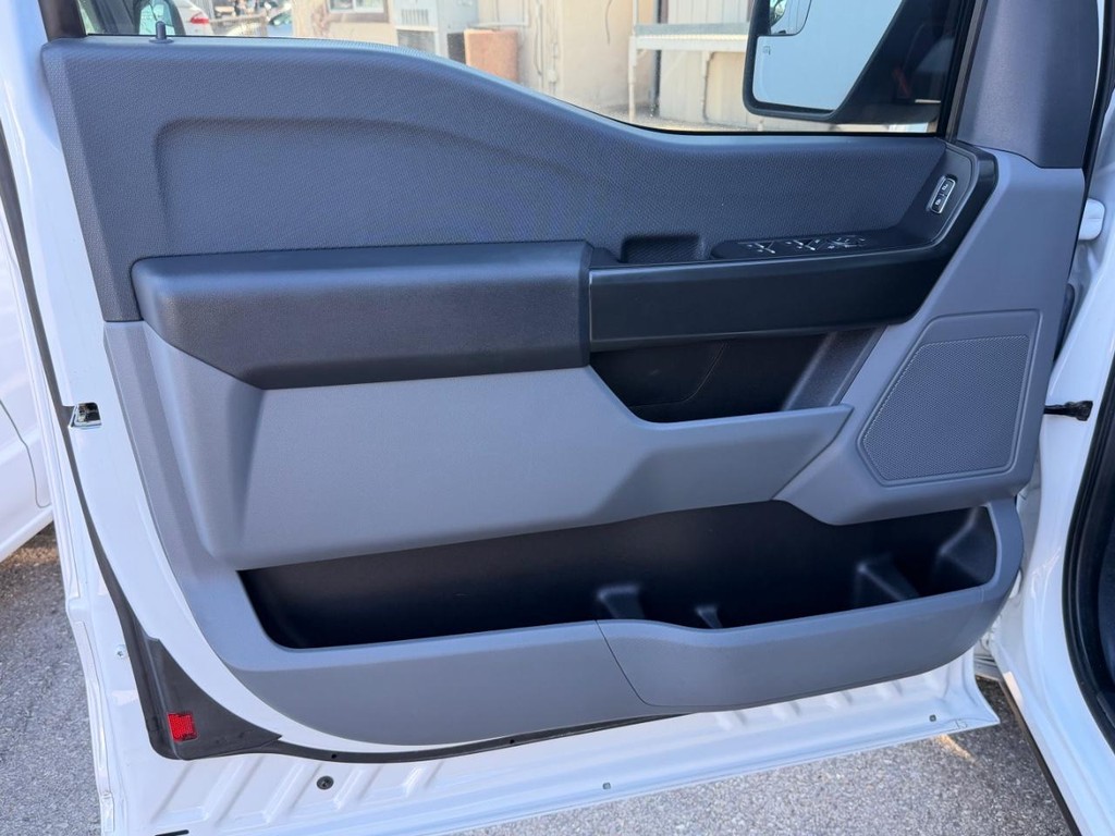 Ford F-150 Vehicle Full-screen Gallery Image 15