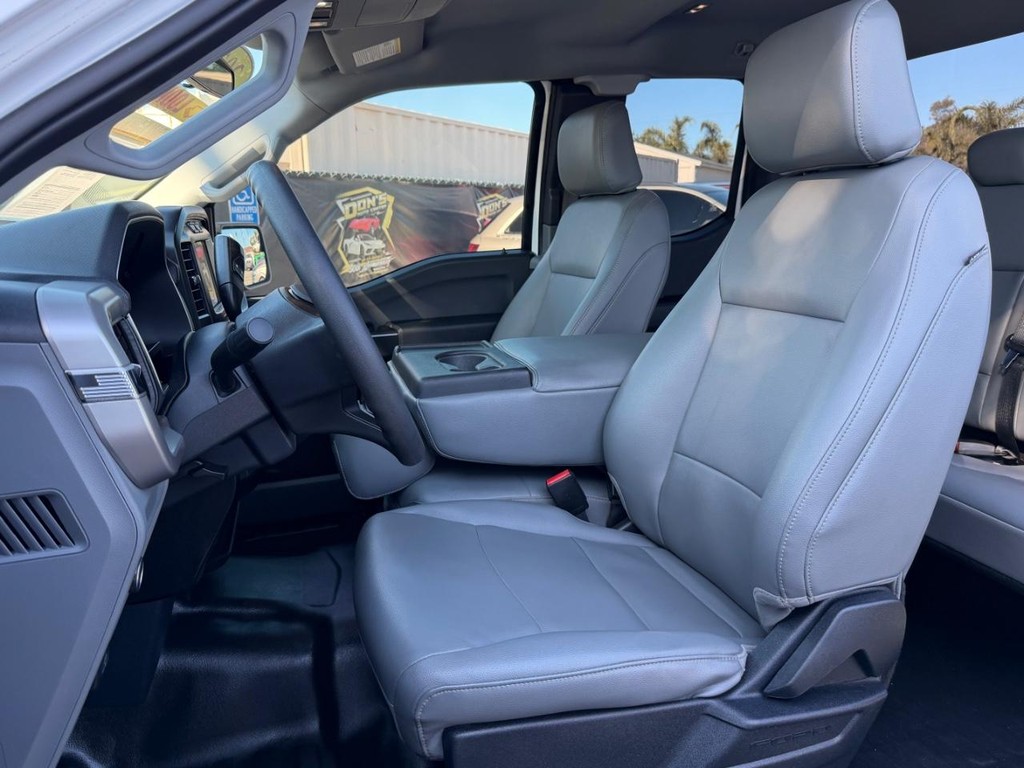 Ford F-150 Vehicle Full-screen Gallery Image 18