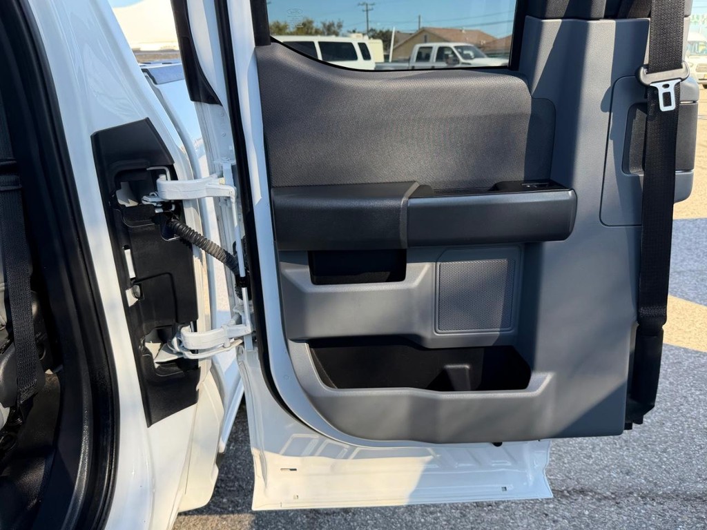 Ford F-150 Vehicle Full-screen Gallery Image 19