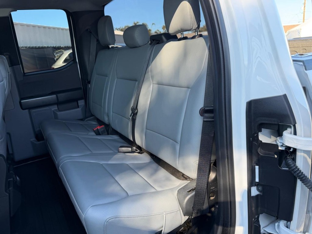 Ford F-150 Vehicle Full-screen Gallery Image 20