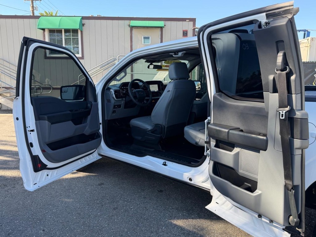 Ford F-150 Vehicle Full-screen Gallery Image 21