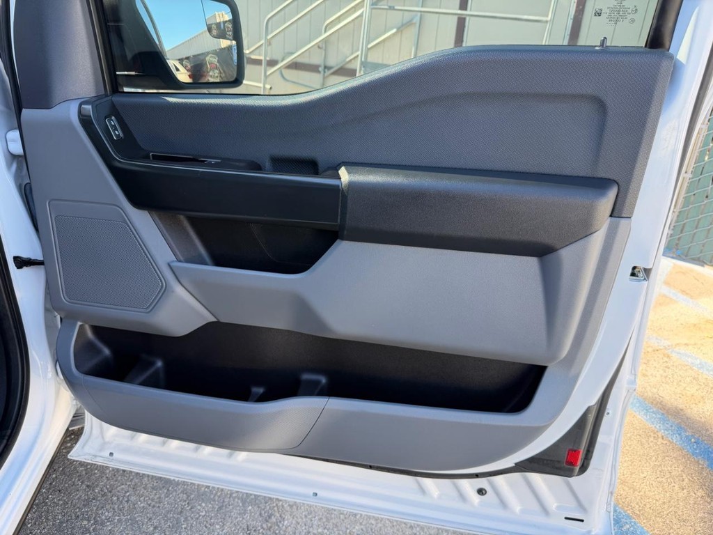 Ford F-150 Vehicle Full-screen Gallery Image 22