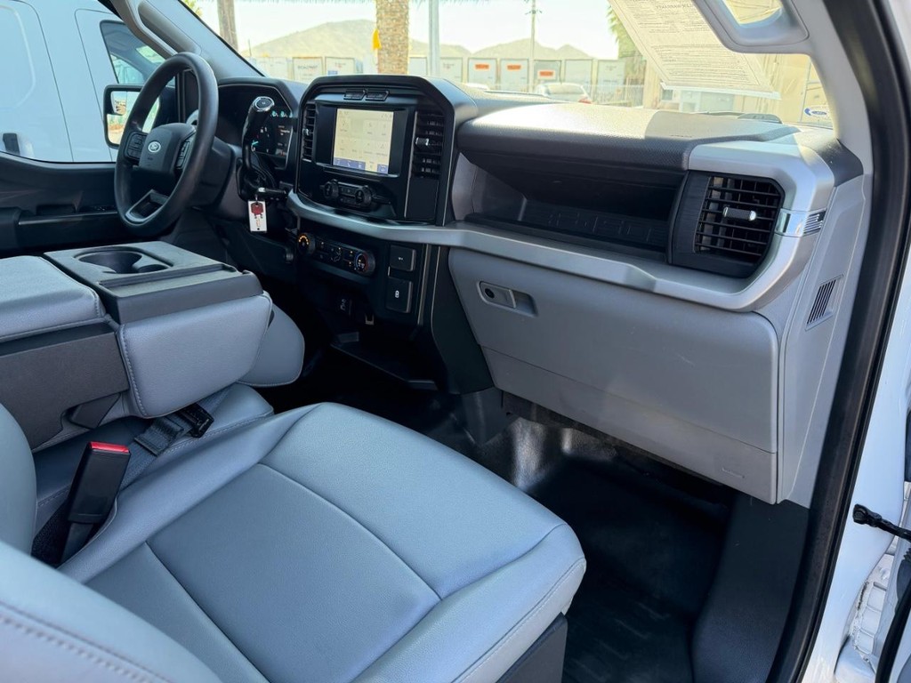 Ford F-150 Vehicle Full-screen Gallery Image 23