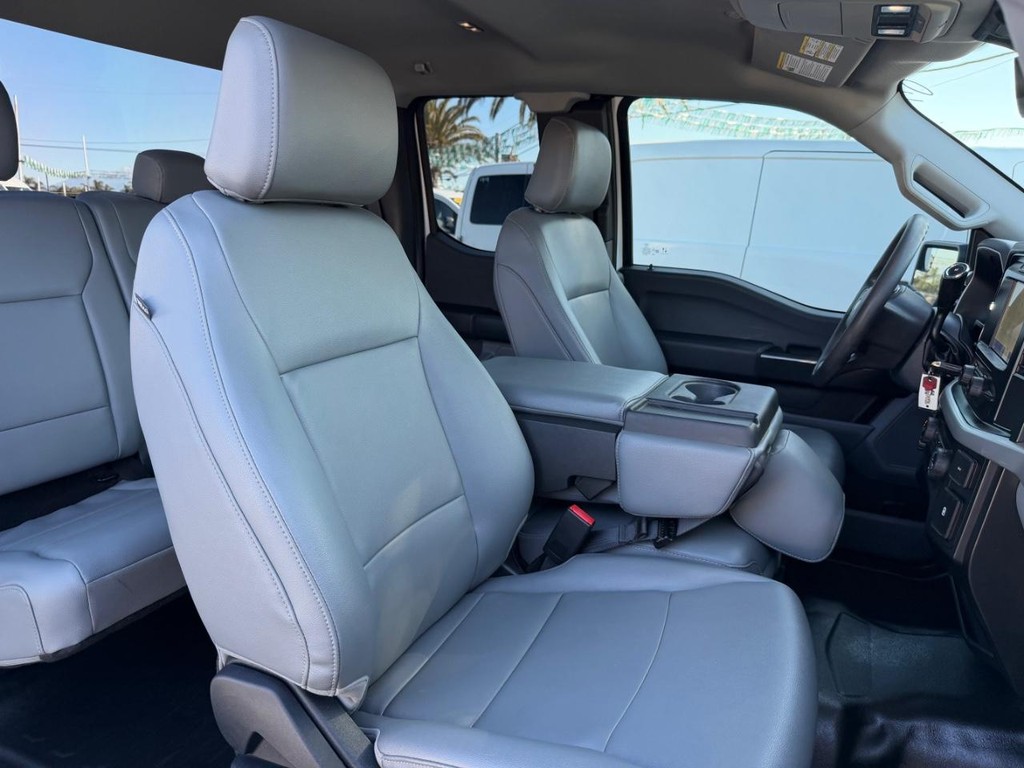 Ford F-150 Vehicle Full-screen Gallery Image 25