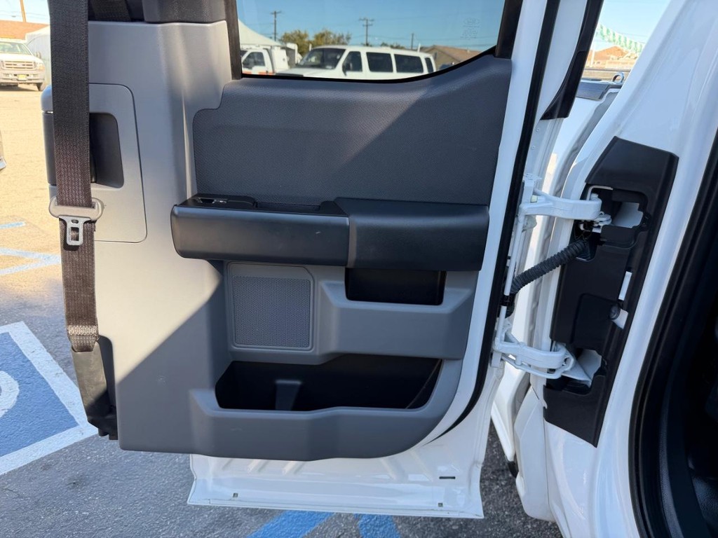 Ford F-150 Vehicle Full-screen Gallery Image 26