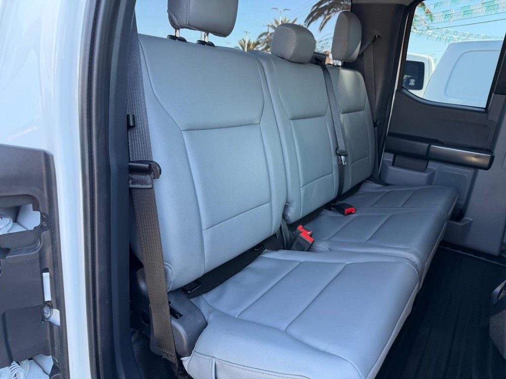 Ford F-150 Vehicle Full-screen Gallery Image 27