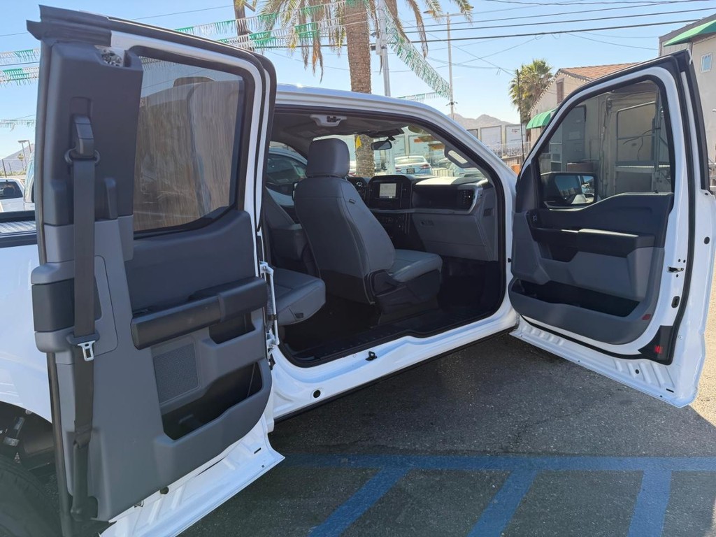 Ford F-150 Vehicle Full-screen Gallery Image 28