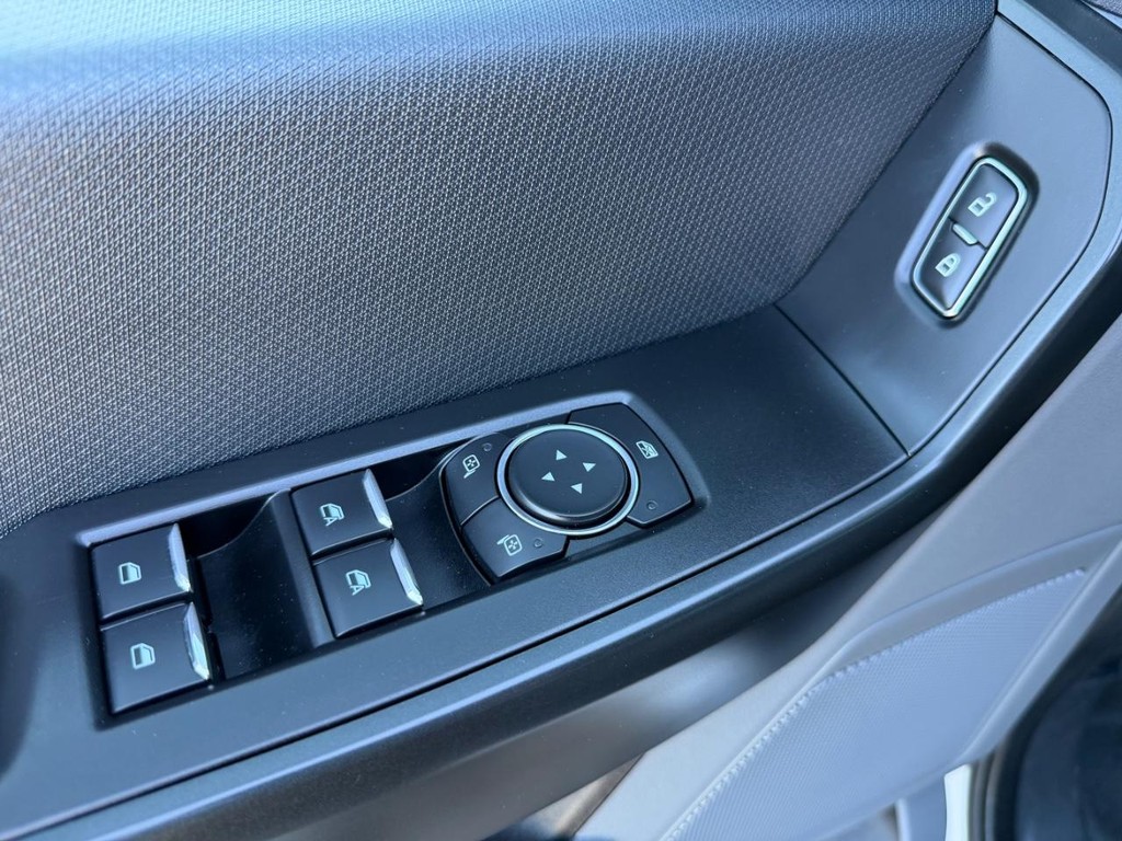 Ford F-150 Vehicle Full-screen Gallery Image 37